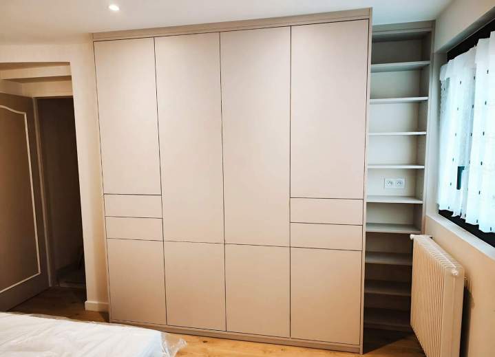 Découvrez les avantages d’un dressing sur mesure pour votre agencement !